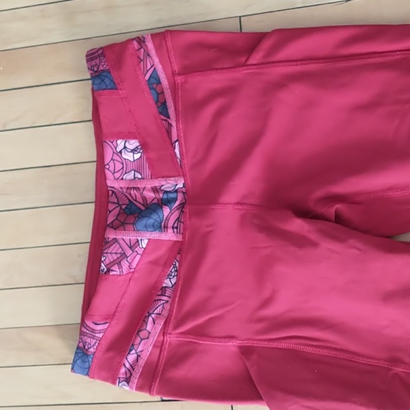 Lululemon Athletica rose red with rose detail workout leggings Women's Size 4 - Picture 5 of 7